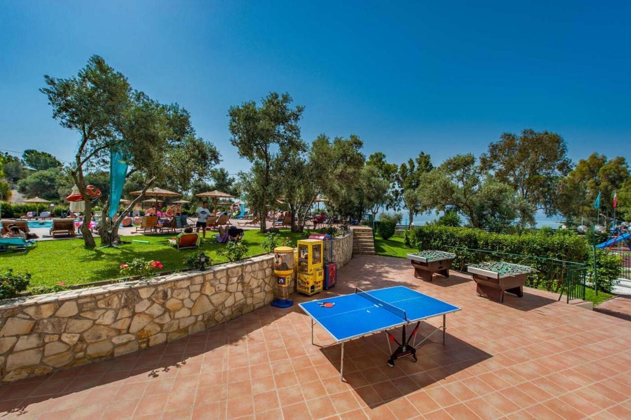 Evia Riviera Resort 아마린토스 외부 사진