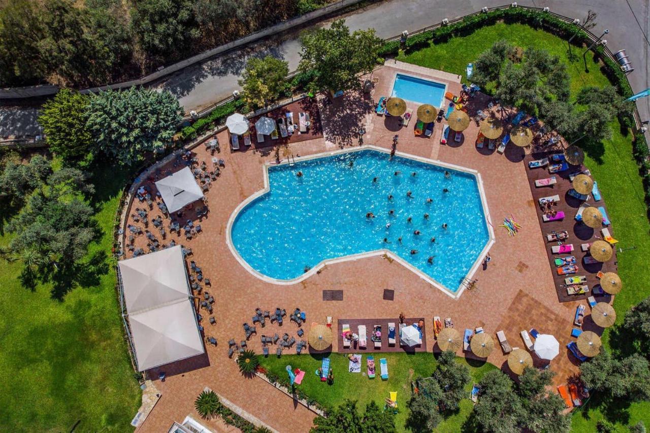 Evia Riviera Resort 아마린토스 외부 사진